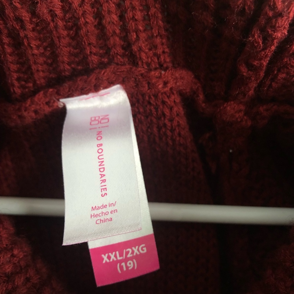 No Boundaries sweater in maroon is perfect for those in between weather days! - Picture 3 of 4